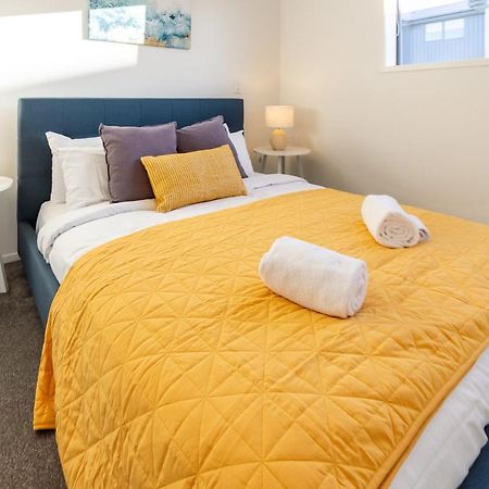 Urban Park Escape 2 Bed 2 Bath W/Carpark Apartment Christchurch Bagian luar foto