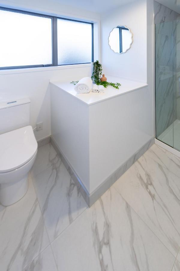 Urban Park Escape 2 Bed 2 Bath W/Carpark Apartment Christchurch Bagian luar foto