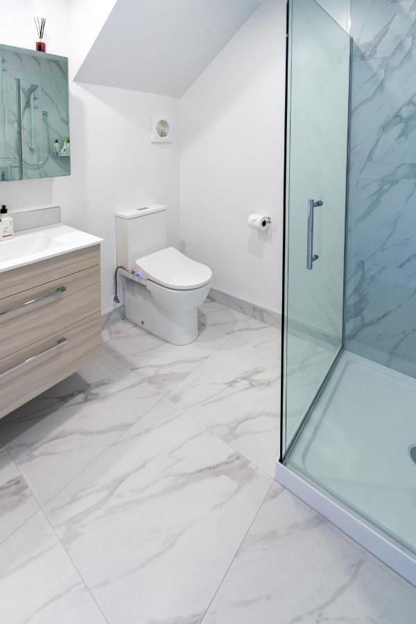 Urban Park Escape 2 Bed 2 Bath W/Carpark Apartment Christchurch Bagian luar foto