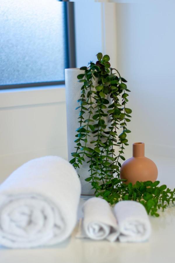 Urban Park Escape 2 Bed 2 Bath W/Carpark Apartment Christchurch Bagian luar foto